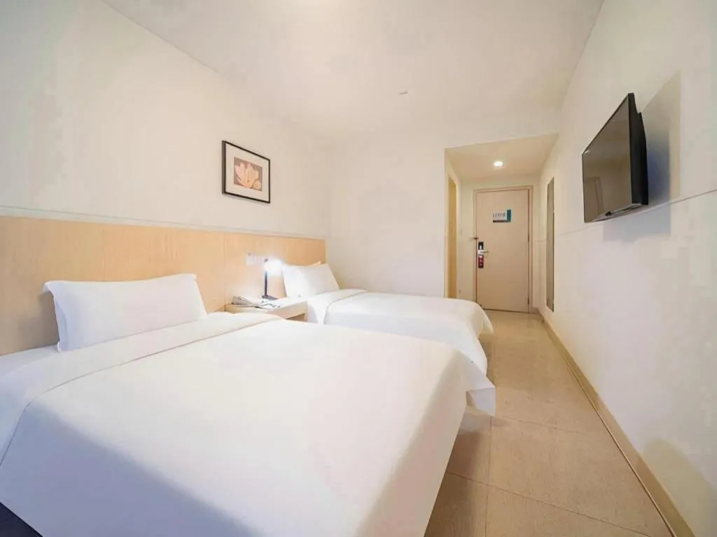 Bed in Jinjiang Inn Guangzhou Liwan Caihongqiao Metro Station