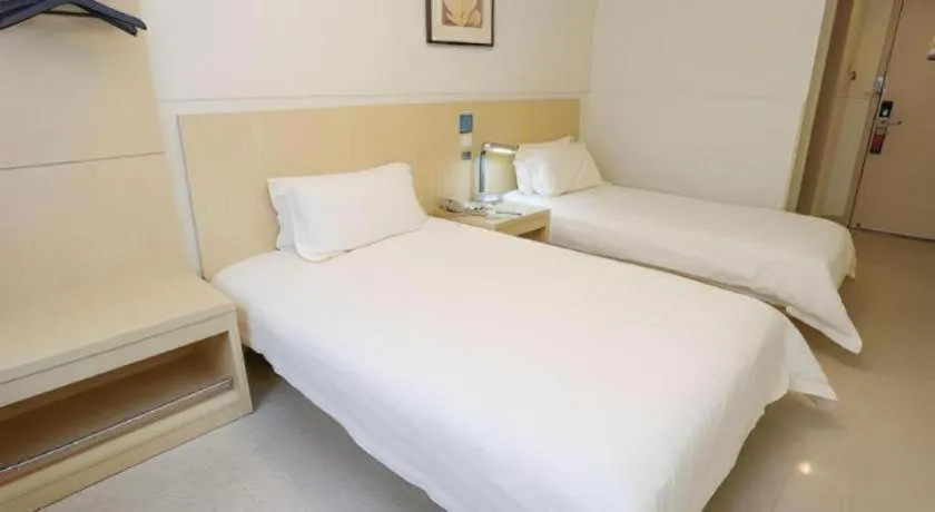 Bed in Jinjiang Inn Guangzhou Liwan Caihongqiao Metro Station