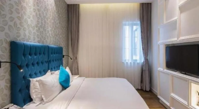 Bed in Shanghai Jinchen Hotel