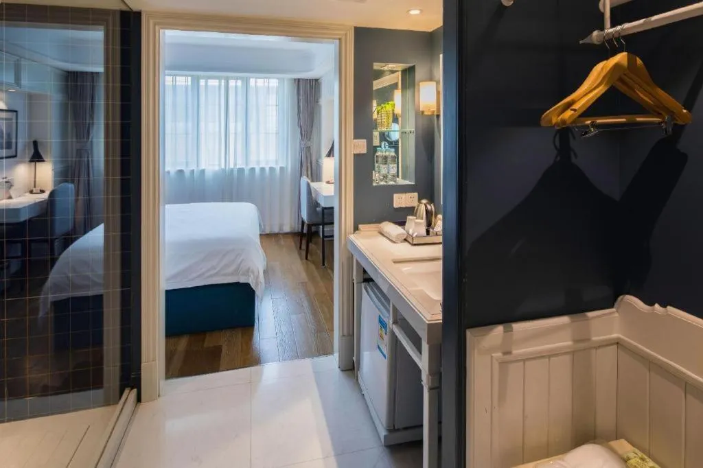 Bed in Shanghai Jinchen Hotel