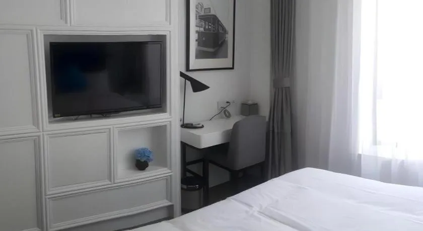 Bed in Shanghai Jinchen Hotel