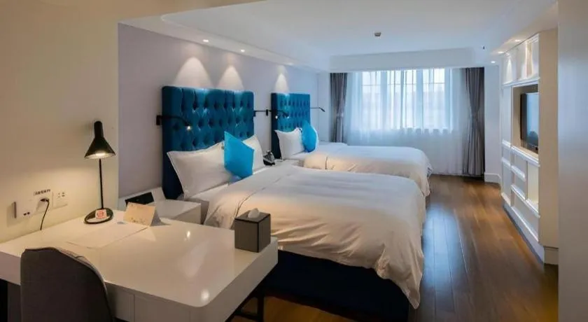 Bed in Shanghai Jinchen Hotel