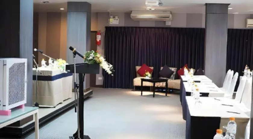 The Loft Seaside Sriracha Hotel