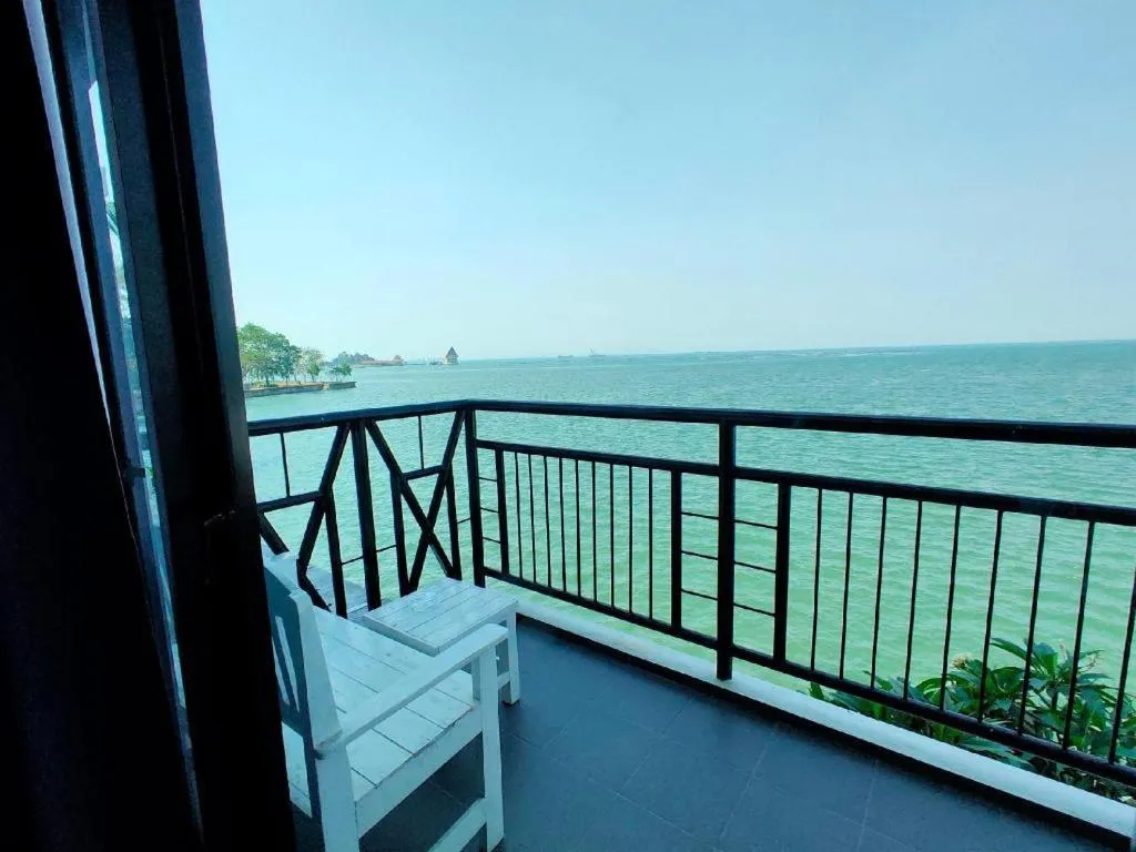 The Loft Seaside Sriracha Hotel