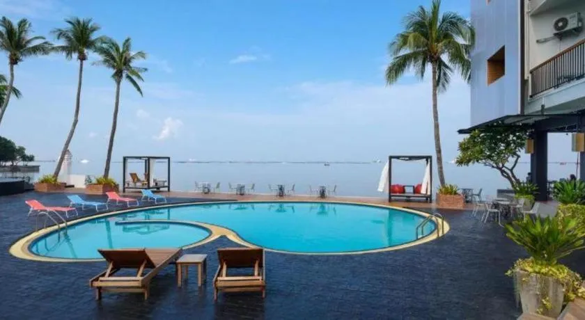 The Loft Seaside Sriracha Hotel