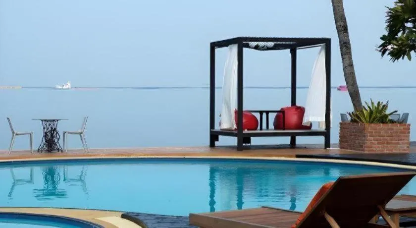 The Loft Seaside Sriracha Hotel