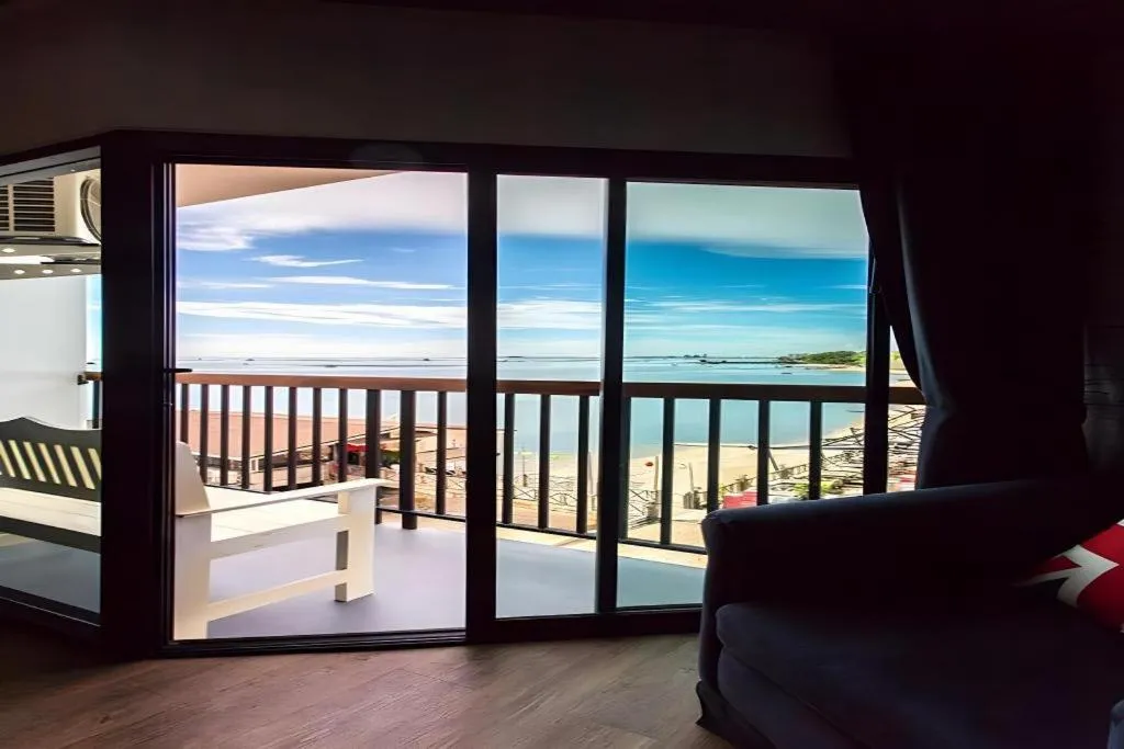 The Loft Seaside Sriracha Hotel