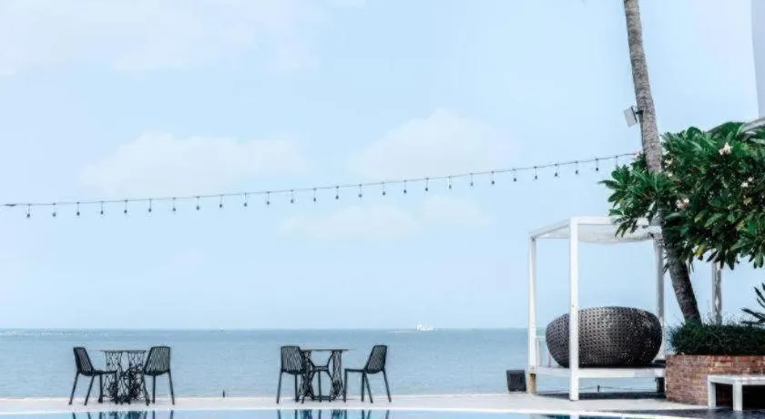 The Loft Seaside Sriracha Hotel