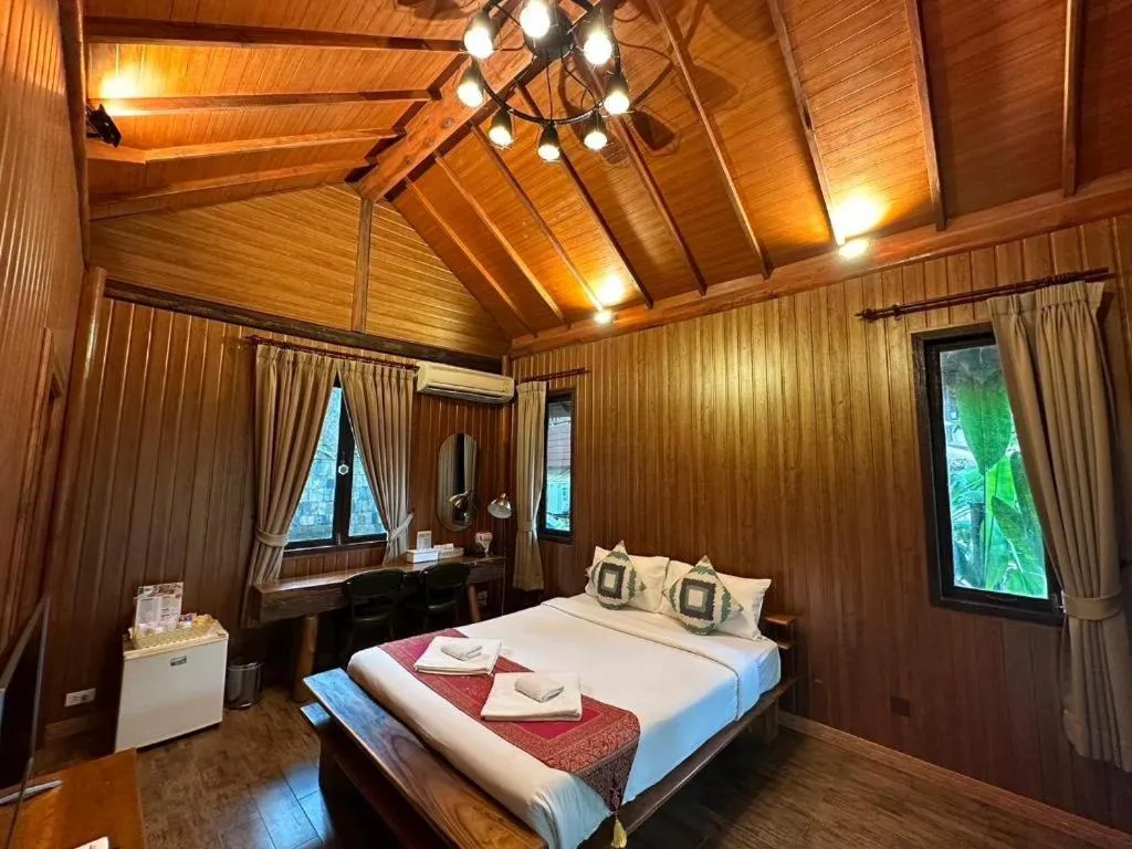 Bed in Khaoyai Kirithantip Resort