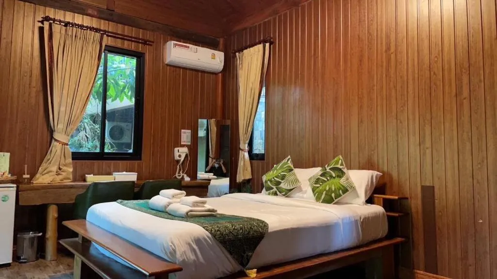 Bed in Khaoyai Kirithantip Resort