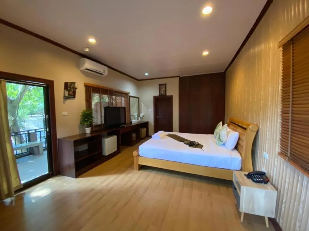 Bed in Khaoyai Kirithantip Resort