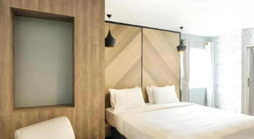 Bed in The Circle Hotel