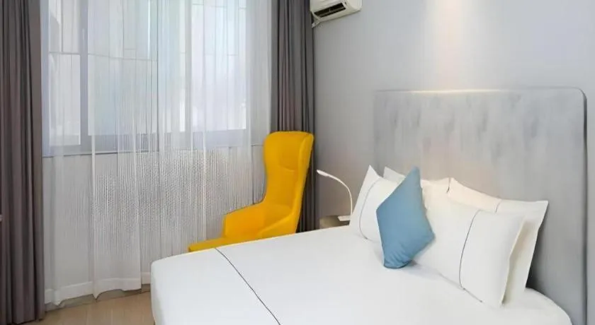 Bed in Magnotel Hotel Shanghai Jinjiang Park Branch