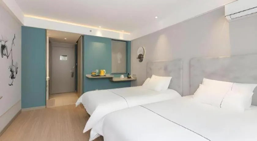 Bed in Magnotel Hotel Shanghai Jinjiang Park Branch