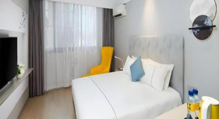 Bed in Magnotel Hotel Shanghai Jinjiang Park Branch