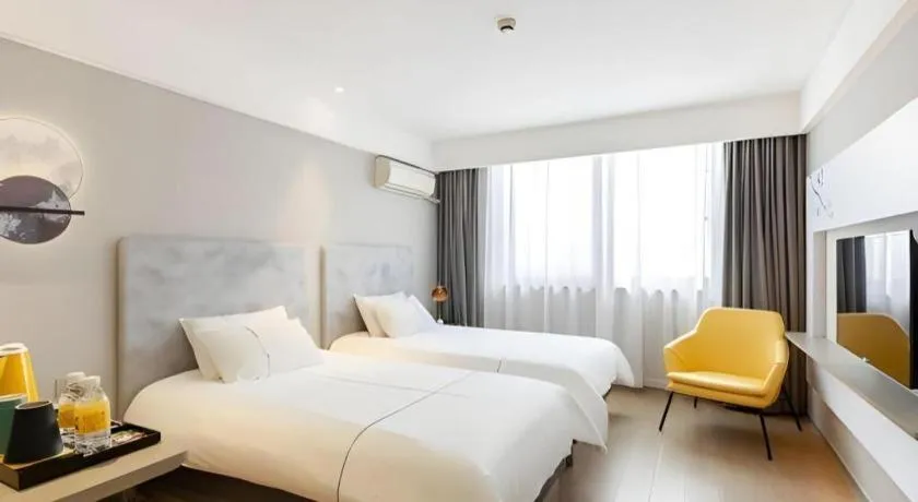 Bed in Magnotel Hotel Shanghai Jinjiang Park Branch