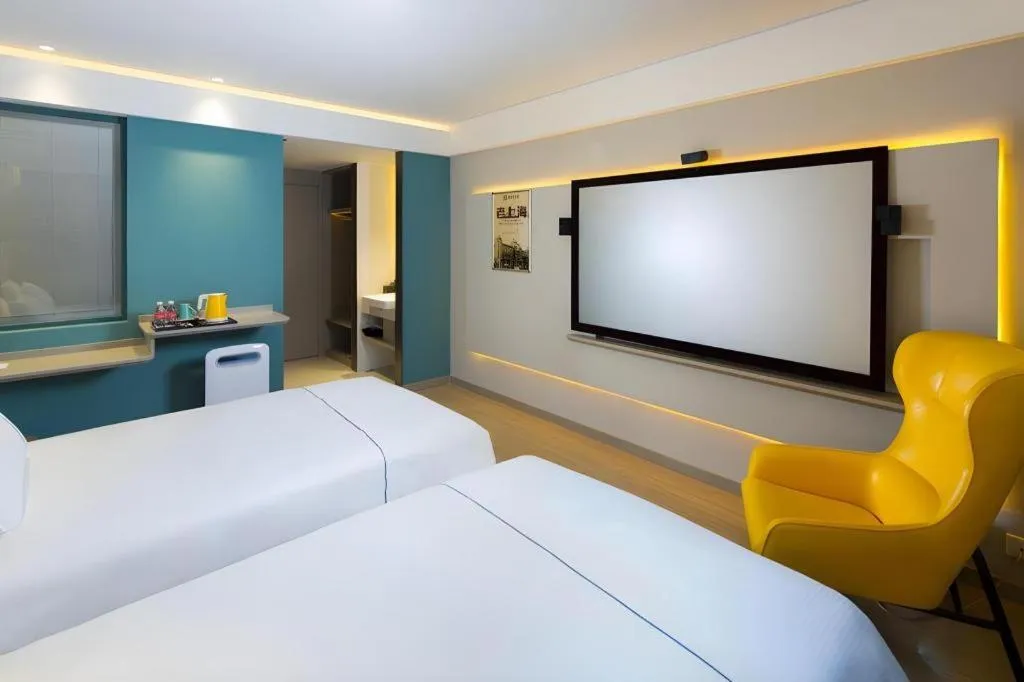 Bed in Magnotel Hotel Shanghai Jinjiang Park Branch