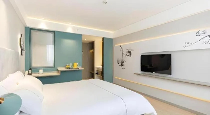 Bed in Magnotel Hotel Shanghai Jinjiang Park Branch