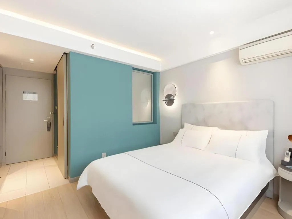 Bed in Magnotel Hotel Shanghai Jinjiang Park Branch