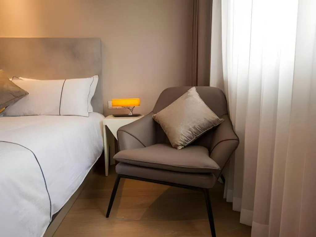 Bed in Magnotel Hotel Shanghai Jinjiang Park Branch