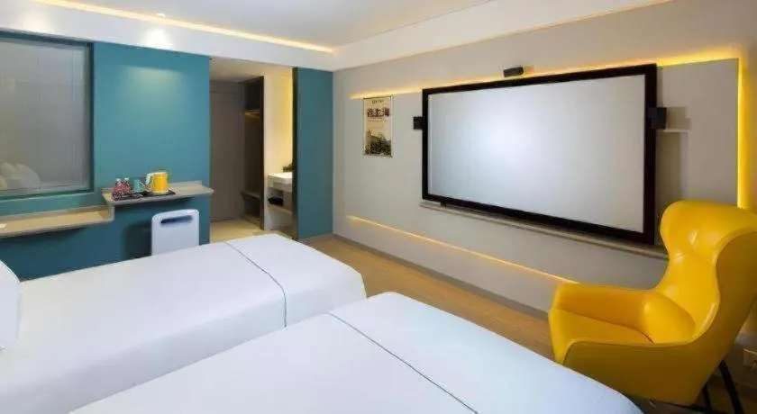 Bed in Magnotel Hotel Shanghai Jinjiang Park Branch