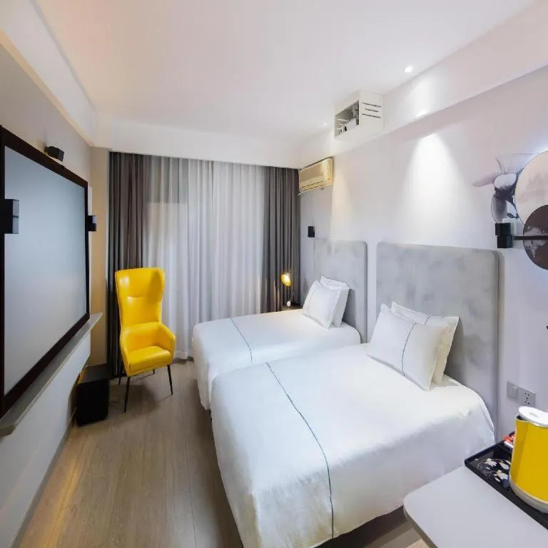 Bed in Magnotel Hotel Shanghai Jinjiang Park Branch