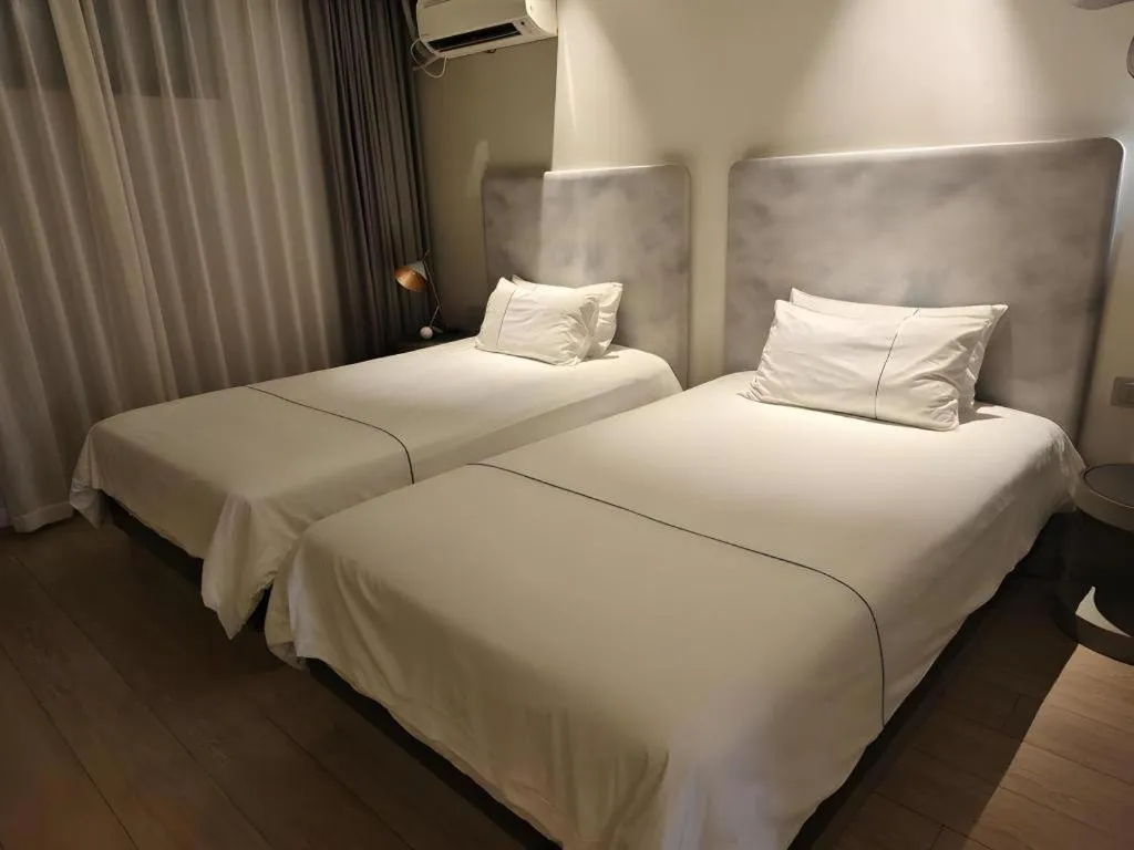 Bed in Magnotel Hotel Shanghai Jinjiang Park Branch