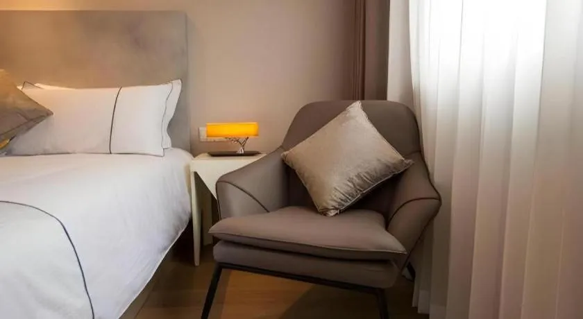 Bed in Magnotel Hotel Shanghai Jinjiang Park Branch