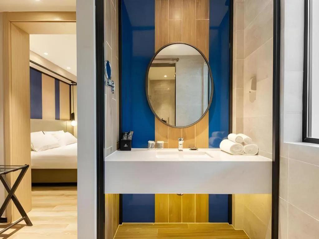 Bed in Magnotel Hotel Shanghai Jinjiang Park Branch