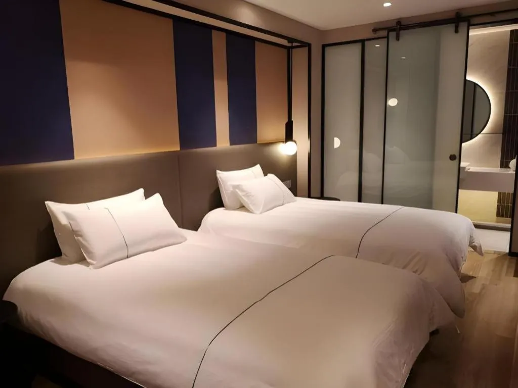 Bed in Magnotel Hotel Shanghai Jinjiang Park Branch