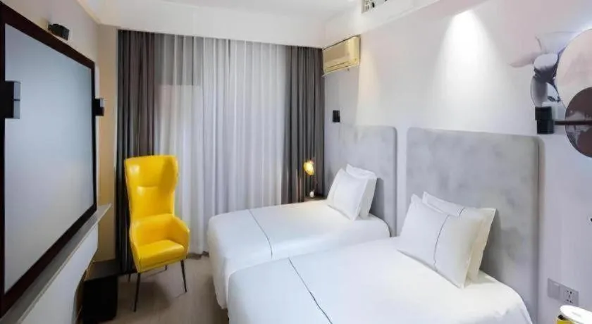 Bed in Magnotel Hotel Shanghai Jinjiang Park Branch