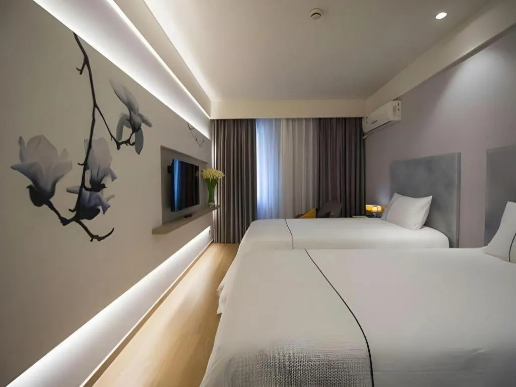 Bed in Magnotel Hotel Shanghai Jinjiang Park Branch