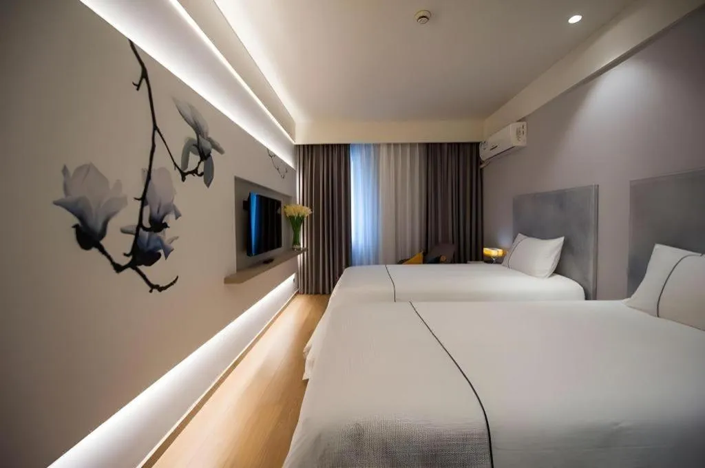 Bed in Magnotel Hotel Shanghai Jinjiang Park Branch