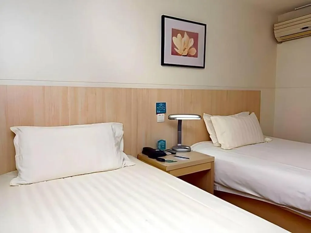 Bed in Jinjiang Inn Shanghai Tongji University