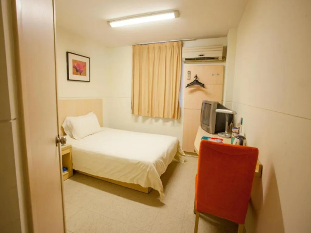 Bed in Jinjiang Inn Shanghai Tongji University