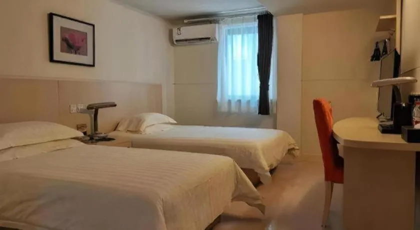 Bed in Jinjiang Inn Shanghai Tongji University