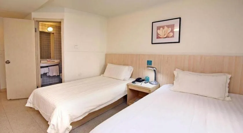 Bed in Jinjiang Inn Shanghai Tongji University