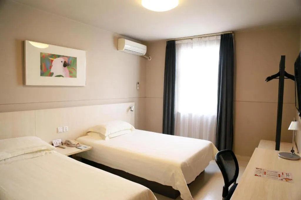 Bed in Jinjiang Inn Yueyang Railway Station