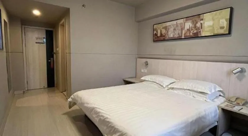 Bed in Jinjiang Inn Yueyang Railway Station