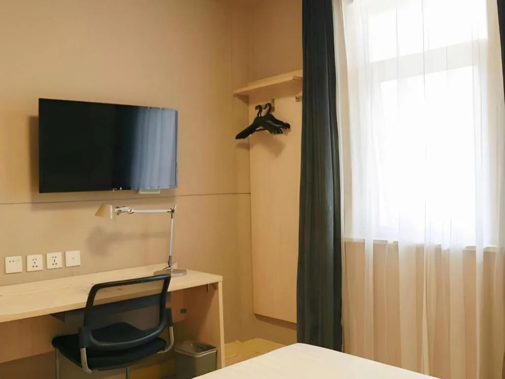 Bed in Jinjiang Inn Yueyang Railway Station