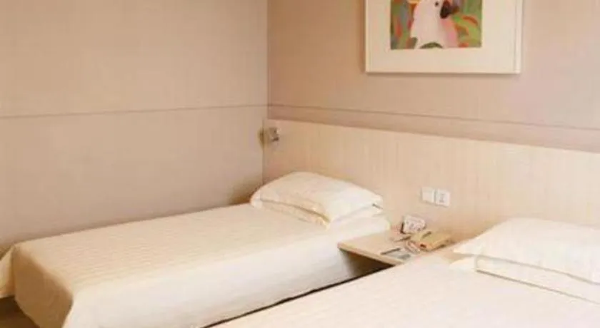 Bed in Jinjiang Inn Yueyang Railway Station