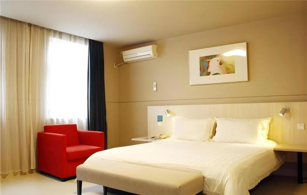 Bed in Jinjiang Inn Yueyang Railway Station