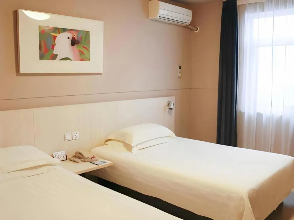 Bed in Jinjiang Inn Yueyang Railway Station