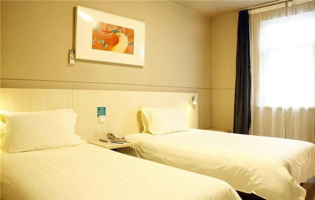 Bed in Jinjiang Inn Yueyang Railway Station