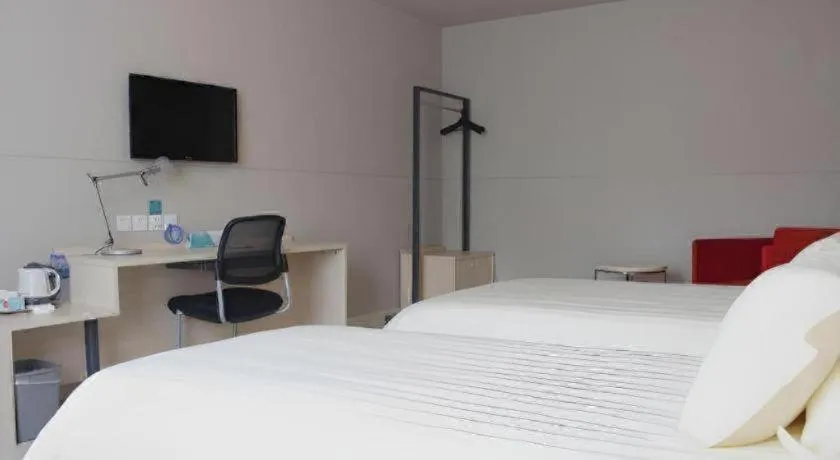 Bed in Jinjiang Inn Yueyang Railway Station