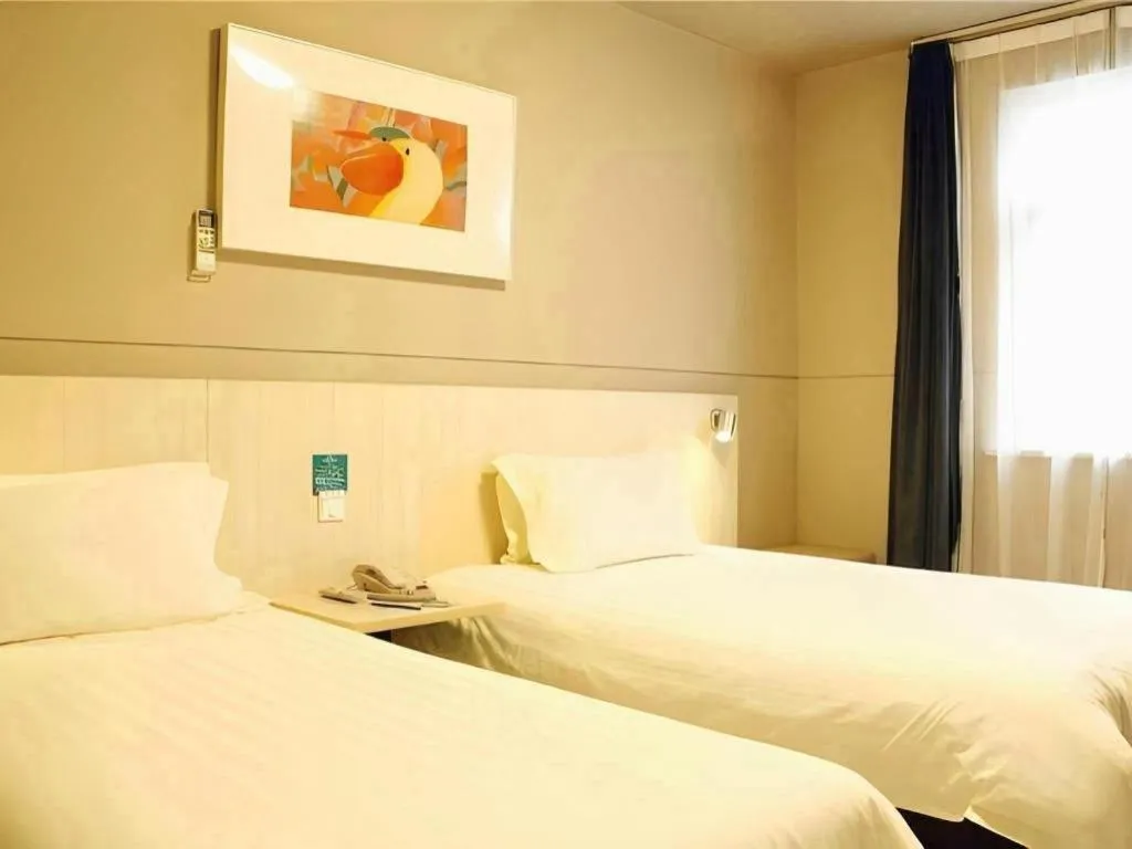 Bed in Jinjiang Inn Yueyang Railway Station