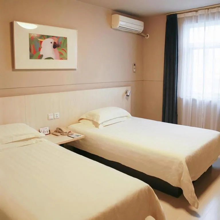 Bed in Jinjiang Inn Yueyang Railway Station