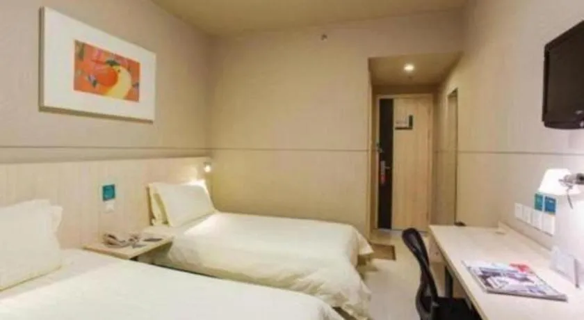 Bed in Jinjiang Inn Yueyang Railway Station