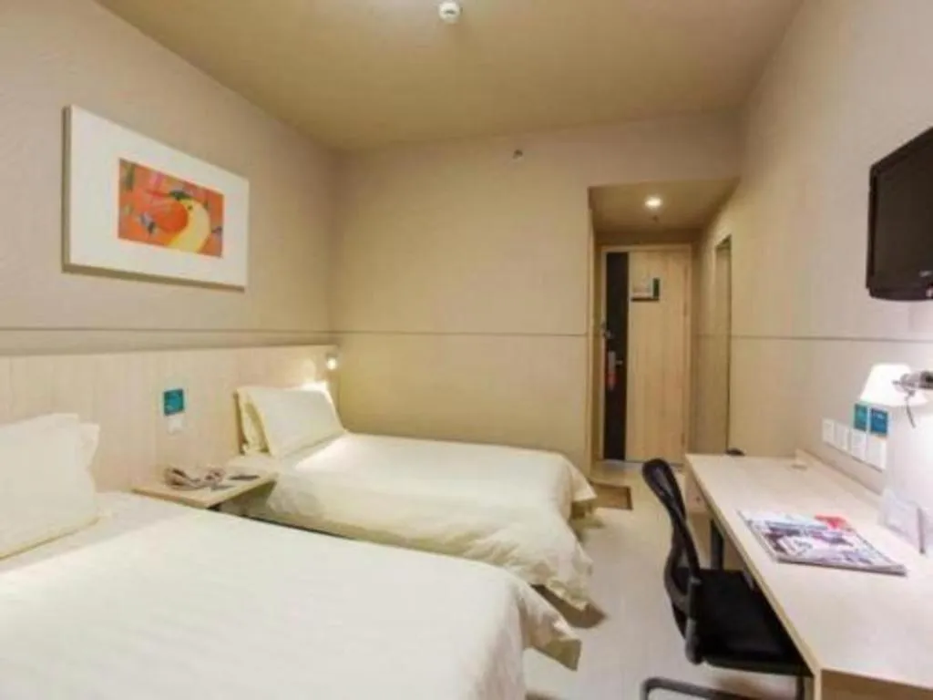 Bed in Jinjiang Inn Yueyang Railway Station