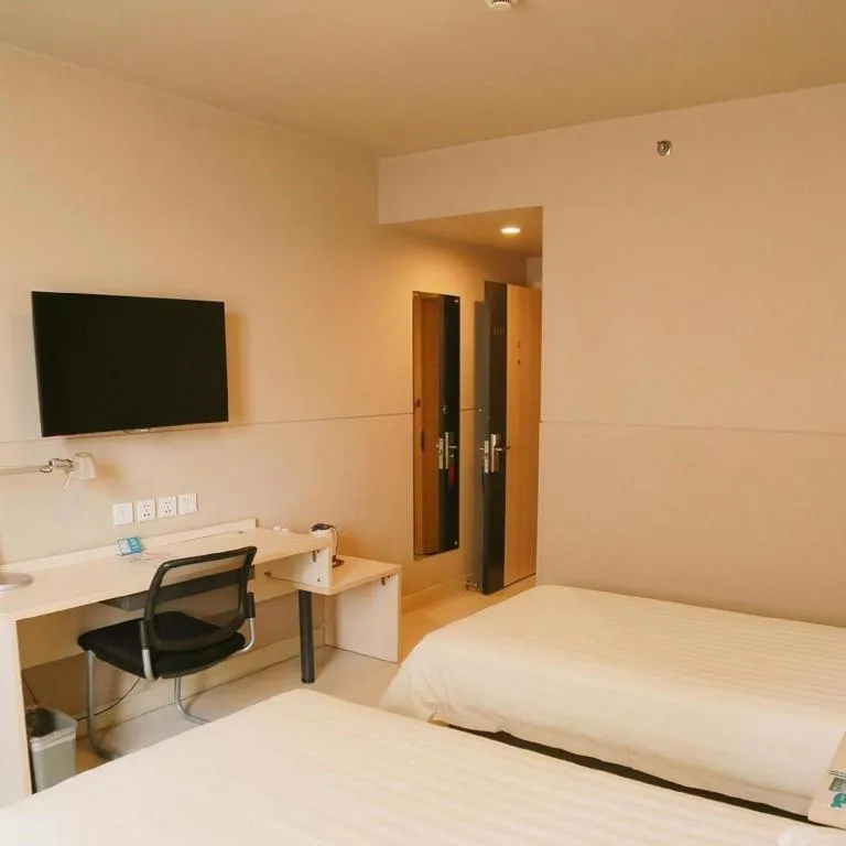 Bed in Jinjiang Inn Yueyang Railway Station